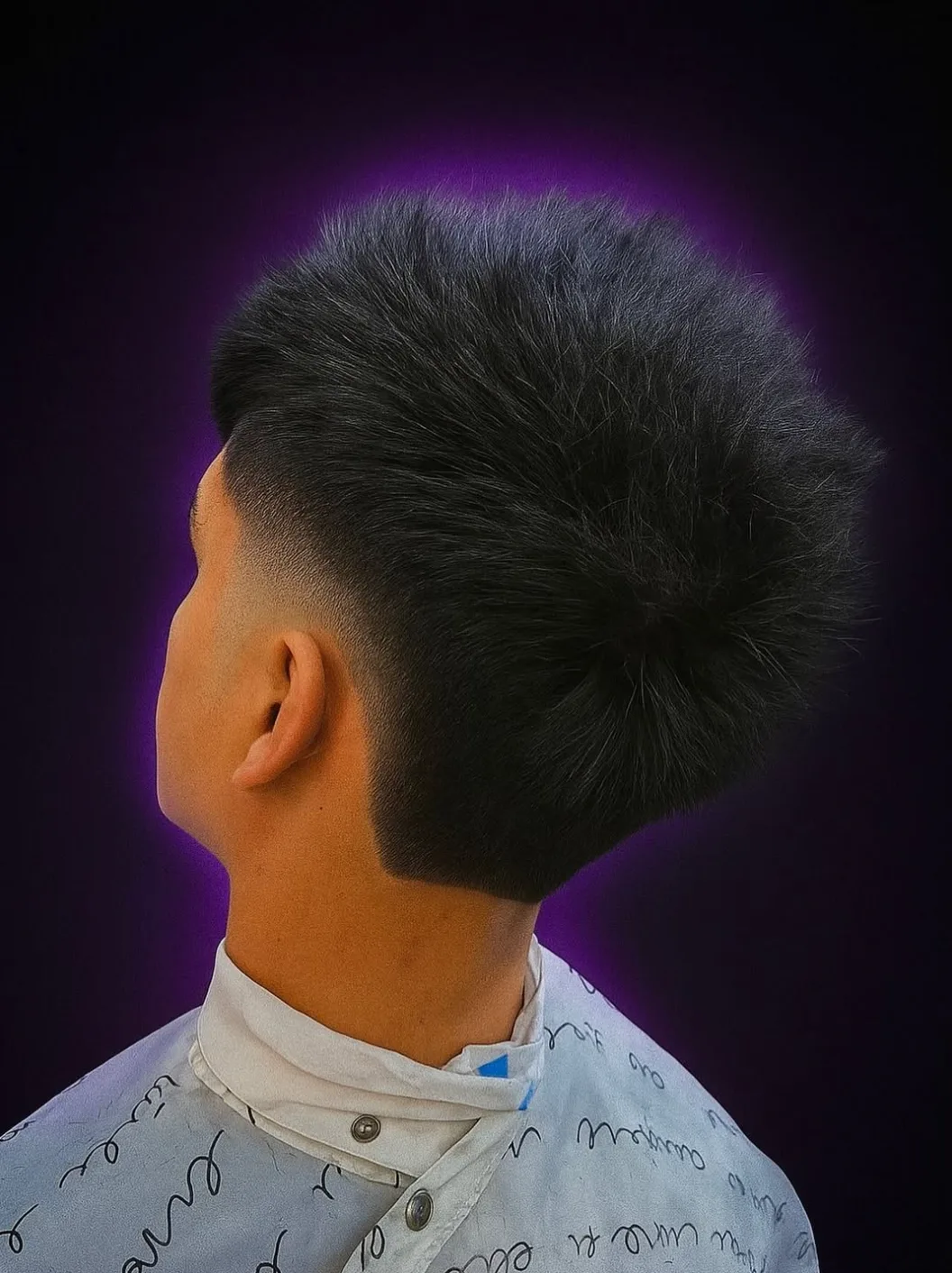 Degradado con acabado puntas al aire realizado en Peluquería Tino New Barber, barbería en San Juan de Aznalfarache